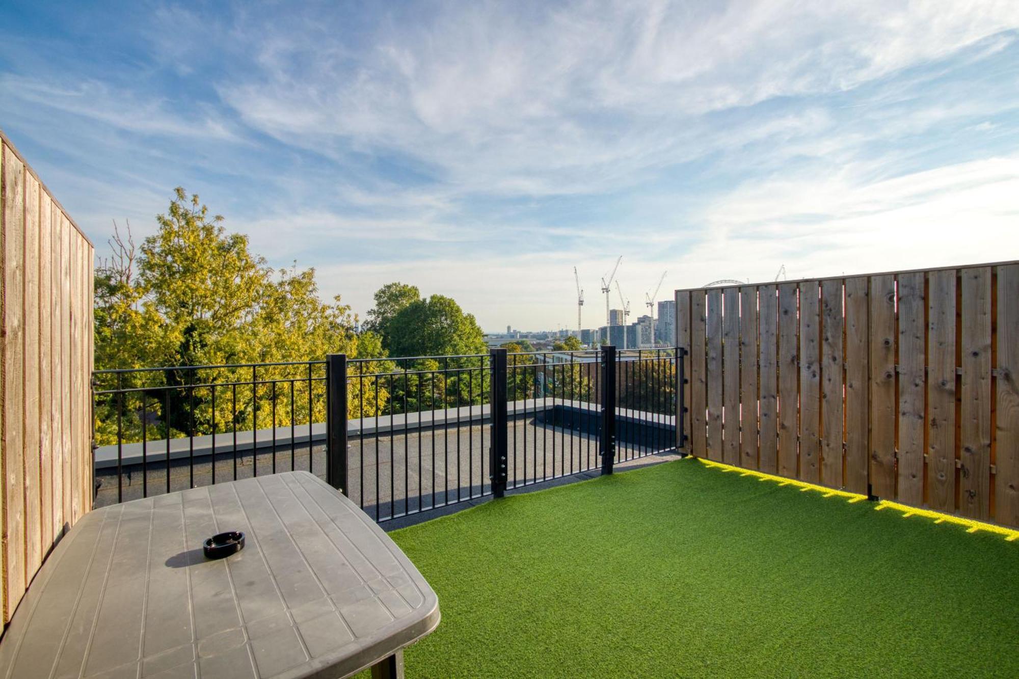 Modern Penthouse In Wembley Apartamento Londres Exterior foto